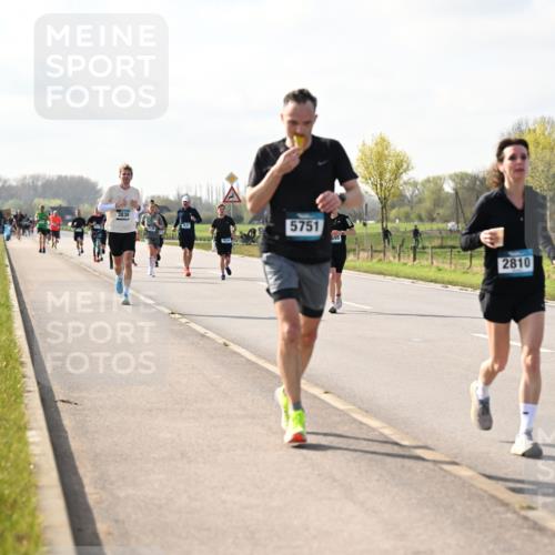 12.04.2026 - 45. Internationalen Wilhelmsburger Insellauf Dr. Thomas Lammeyer http://msf.ph/oto/9444042 12.04.2026 10:17:42 Laufen 3830, 4531, 5751, 2810 meine-sportfotos.de