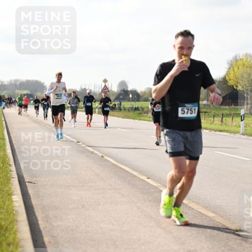 12.04.2026 - 45. Internationalen Wilhelmsburger Insellauf Dr. Thomas Lammeyer http://msf.ph/oto/9444046 12.04.2026 10:17:43 Laufen 3830, 2845, 5751, 2810 meine-sportfotos.de