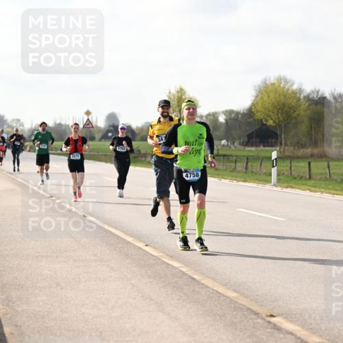 12.04.2026 - 45. Internationalen Wilhelmsburger Insellauf Dr. Thomas Lammeyer http://msf.ph/oto/9444216 12.04.2026 10:18:21 Laufen 4141, 2075, 4762, 4758 meine-sportfotos.de