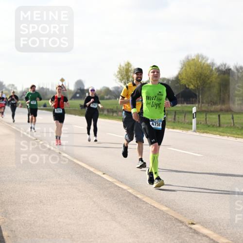 12.04.2026 - 45. Internationalen Wilhelmsburger Insellauf Dr. Thomas Lammeyer http://msf.ph/oto/9444219 12.04.2026 10:18:22 Laufen 4762, 2075, 4758 meine-sportfotos.de