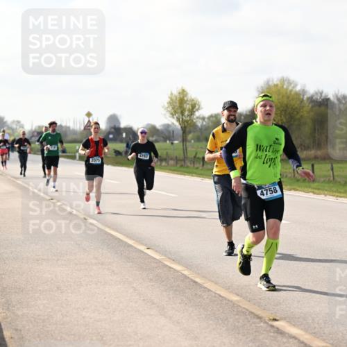 12.04.2026 - 45. Internationalen Wilhelmsburger Insellauf Dr. Thomas Lammeyer http://msf.ph/oto/9444223 12.04.2026 10:18:22 Laufen 4762, 2075, 4758 meine-sportfotos.de