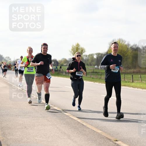 12.04.2026 - 45. Internationalen Wilhelmsburger Insellauf Dr. Thomas Lammeyer http://msf.ph/oto/9444268 12.04.2026 10:18:32 Laufen 3256, 562, 3860, 4631 meine-sportfotos.de