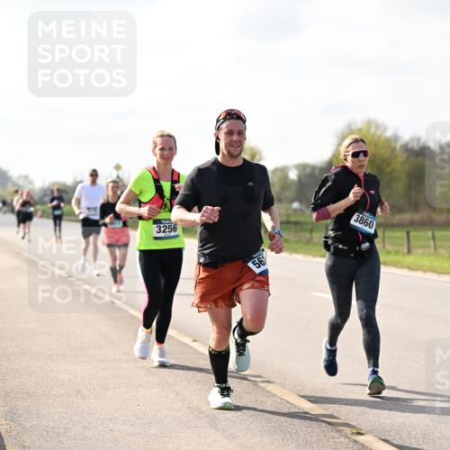 12.04.2026 - 45. Internationalen Wilhelmsburger Insellauf Dr. Thomas Lammeyer http://msf.ph/oto/9444276 12.04.2026 10:18:33 Laufen 3256, 56, 3860 meine-sportfotos.de