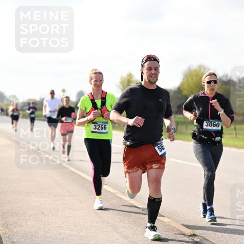 12.04.2026 - 45. Internationalen Wilhelmsburger Insellauf Dr. Thomas Lammeyer http://msf.ph/oto/9444278 12.04.2026 10:18:33 Laufen 3256, 56, 3860 meine-sportfotos.de
