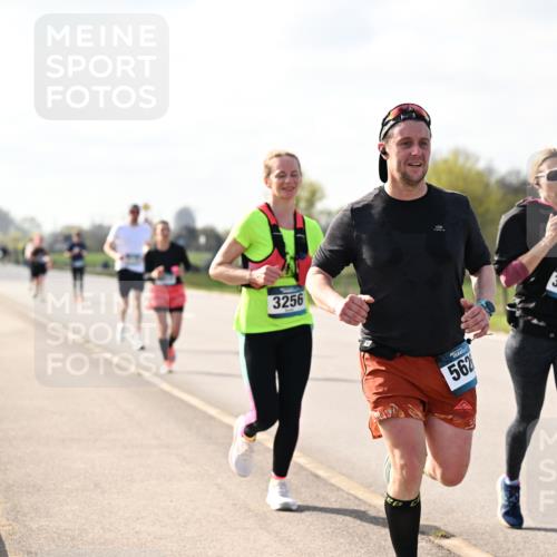 12.04.2026 - 45. Internationalen Wilhelmsburger Insellauf Dr. Thomas Lammeyer http://msf.ph/oto/9444281 12.04.2026 10:18:34 Laufen 3256, 562, 3860 meine-sportfotos.de