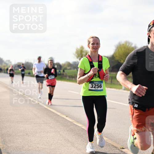 12.04.2026 - 45. Internationalen Wilhelmsburger Insellauf Dr. Thomas Lammeyer http://msf.ph/oto/9444282 12.04.2026 10:18:34 Laufen 3256, 56, 860 meine-sportfotos.de