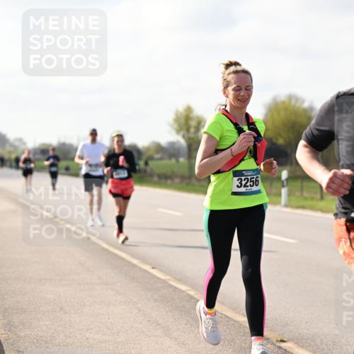12.04.2026 - 45. Internationalen Wilhelmsburger Insellauf Dr. Thomas Lammeyer http://msf.ph/oto/9444283 12.04.2026 10:18:34 Laufen 3256, 56, 3 meine-sportfotos.de
