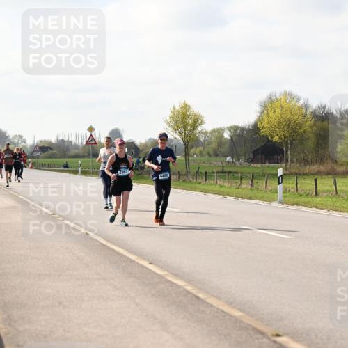 12.04.2026 - 45. Internationalen Wilhelmsburger Insellauf Dr. Thomas Lammeyer http://msf.ph/oto/9444329 12.04.2026 10:18:42 Laufen 3, 4367, 4402 meine-sportfotos.de