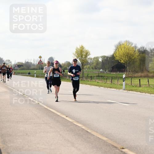 12.04.2026 - 45. Internationalen Wilhelmsburger Insellauf Dr. Thomas Lammeyer http://msf.ph/oto/9444331 12.04.2026 10:18:42 Laufen 4367, 4402 meine-sportfotos.de