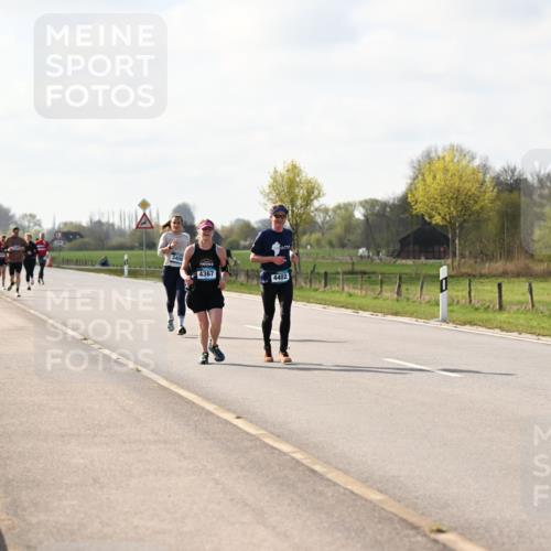 12.04.2026 - 45. Internationalen Wilhelmsburger Insellauf Dr. Thomas Lammeyer http://msf.ph/oto/9444332 12.04.2026 10:18:42 Laufen 4367, 4402 meine-sportfotos.de