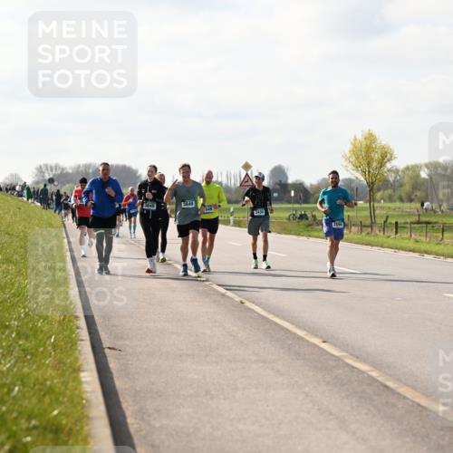 12.04.2026 - 45. Internationalen Wilhelmsburger Insellauf Dr. Thomas Lammeyer http://msf.ph/oto/9444456 12.04.2026 10:19:07 Laufen 3848, 3849, 3430, 2899 meine-sportfotos.de