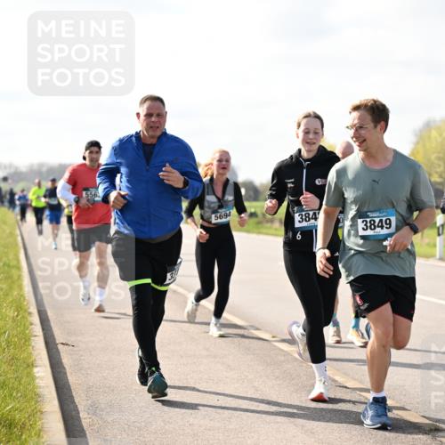 12.04.2026 - 45. Internationalen Wilhelmsburger Insellauf Dr. Thomas Lammeyer http://msf.ph/oto/9444486 12.04.2026 10:19:12 Laufen 556, 5694, 384, 3849, 6, 3430 meine-sportfotos.de