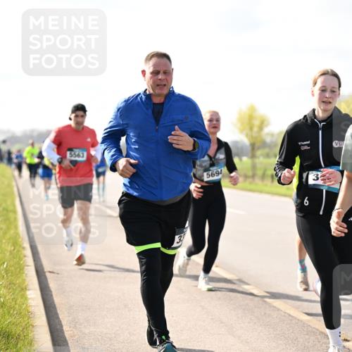 12.04.2026 - 45. Internationalen Wilhelmsburger Insellauf Dr. Thomas Lammeyer http://msf.ph/oto/9444491 12.04.2026 10:19:13 Laufen 5563, 33, 5694, 3, 3849 meine-sportfotos.de