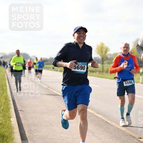 12.04.2026 - 45. Internationalen Wilhelmsburger Insellauf Dr. Thomas Lammeyer http://msf.ph/oto/9444537 12.04.2026 10:19:21 Laufen 5690, 5598, 3307 meine-sportfotos.de