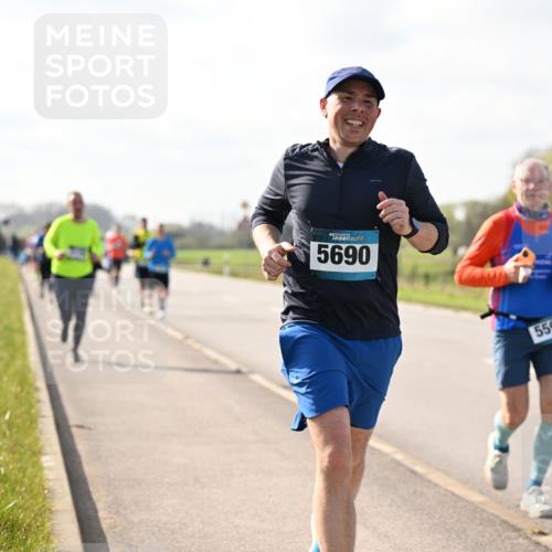 12.04.2026 - 45. Internationalen Wilhelmsburger Insellauf Dr. Thomas Lammeyer http://msf.ph/oto/9444539 12.04.2026 10:19:21 Laufen 5690, 5598 meine-sportfotos.de