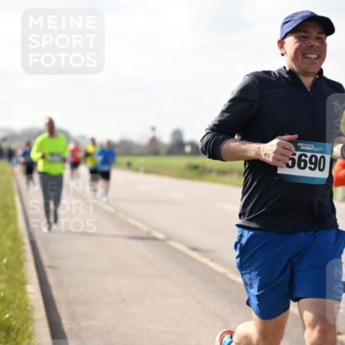 12.04.2026 - 45. Internationalen Wilhelmsburger Insellauf Dr. Thomas Lammeyer http://msf.ph/oto/9444542 12.04.2026 10:19:22 Laufen 5690, 5598 meine-sportfotos.de