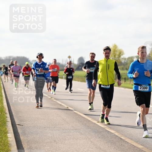 12.04.2026 - 45. Internationalen Wilhelmsburger Insellauf Dr. Thomas Lammeyer http://msf.ph/oto/9444565 12.04.2026 10:19:28 Laufen 4500, 3563, 2300 meine-sportfotos.de