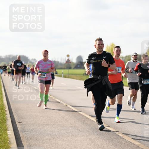 12.04.2026 - 45. Internationalen Wilhelmsburger Insellauf Dr. Thomas Lammeyer http://msf.ph/oto/9444596 12.04.2026 10:19:33 Laufen 494, 941, 5562 meine-sportfotos.de