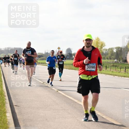 12.04.2026 - 45. Internationalen Wilhelmsburger Insellauf Dr. Thomas Lammeyer http://msf.ph/oto/9444617 12.04.2026 10:19:37 Laufen 2438, 5749, 5775, 3098 meine-sportfotos.de