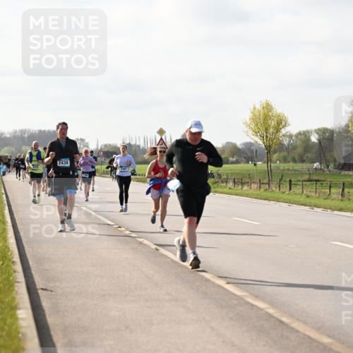 12.04.2026 - 45. Internationalen Wilhelmsburger Insellauf Dr. Thomas Lammeyer http://msf.ph/oto/9444645 12.04.2026 10:19:42 Laufen 2438, 2301 meine-sportfotos.de
