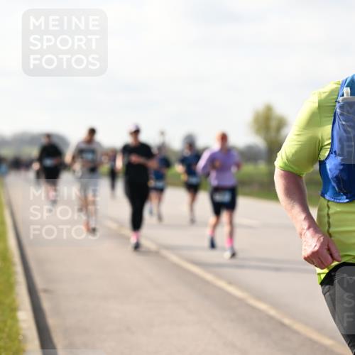12.04.2026 - 45. Internationalen Wilhelmsburger Insellauf Dr. Thomas Lammeyer http://msf.ph/oto/9444704 12.04.2026 10:19:51 Laufen 45, 3325 meine-sportfotos.de