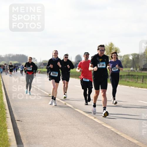 12.04.2026 - 45. Internationalen Wilhelmsburger Insellauf Dr. Thomas Lammeyer http://msf.ph/oto/9444770 12.04.2026 10:20:01 Laufen 5726, 3680, 2887, 3186, 2854, 3505 meine-sportfotos.de