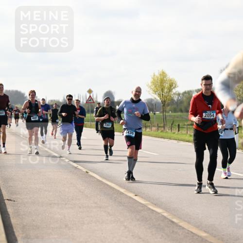 12.04.2026 - 45. Internationalen Wilhelmsburger Insellauf Dr. Thomas Lammeyer http://msf.ph/oto/9444870 12.04.2026 10:20:28 Laufen 4682, 4681, 3363, 4435, 2054, 3484 meine-sportfotos.de