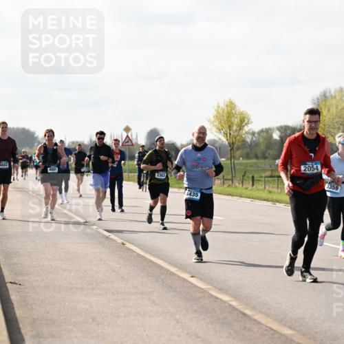12.04.2026 - 45. Internationalen Wilhelmsburger Insellauf Dr. Thomas Lammeyer http://msf.ph/oto/9444872 12.04.2026 10:20:28 Laufen 4682, 4681, 3363, 4435, 2054, 5359 meine-sportfotos.de
