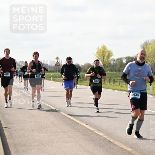 12.04.2026 - 45. Internationalen Wilhelmsburger Insellauf Dr. Thomas Lammeyer http://msf.ph/oto/9444883 12.04.2026 10:20:30 Laufen 4682, 4681, 3363, 4435 meine-sportfotos.de