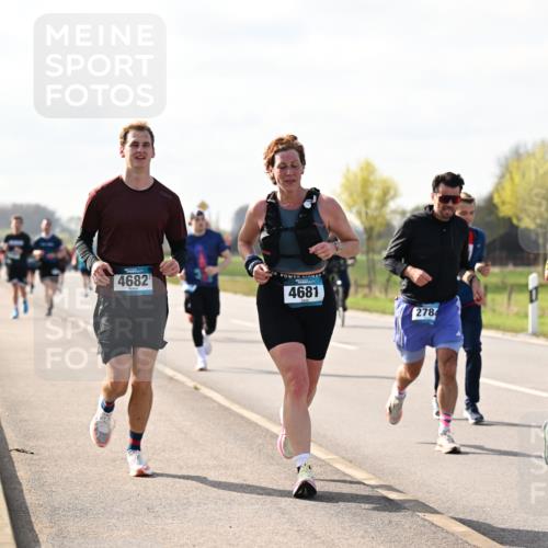 12.04.2026 - 45. Internationalen Wilhelmsburger Insellauf Dr. Thomas Lammeyer http://msf.ph/oto/9444897 12.04.2026 10:20:32 Laufen 4682, 4681, 278, 3363 meine-sportfotos.de