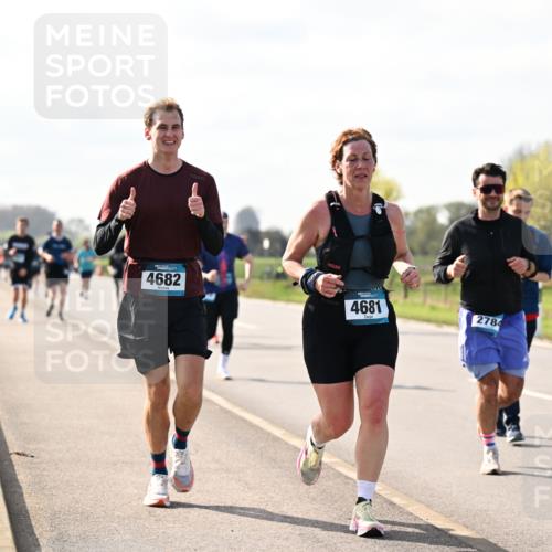 12.04.2026 - 45. Internationalen Wilhelmsburger Insellauf Dr. Thomas Lammeyer http://msf.ph/oto/9444900 12.04.2026 10:20:33 Laufen 4682, 45, 4681, 2784, 336 meine-sportfotos.de