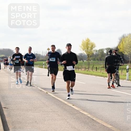 12.04.2026 - 45. Internationalen Wilhelmsburger Insellauf Dr. Thomas Lammeyer http://msf.ph/oto/9444922 12.04.2026 10:20:37 Laufen 4494, 4992 meine-sportfotos.de