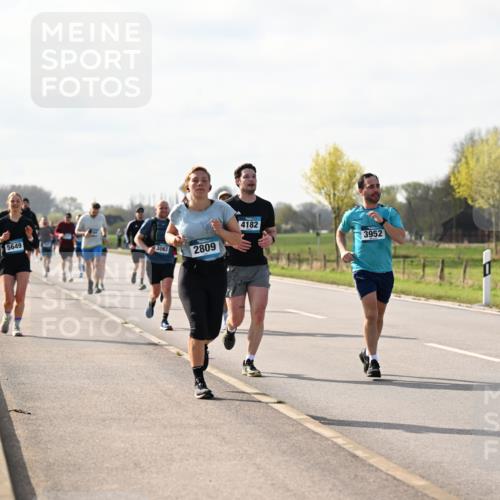 12.04.2026 - 45. Internationalen Wilhelmsburger Insellauf Dr. Thomas Lammeyer http://msf.ph/oto/9444968 12.04.2026 10:20:46 Laufen 5649, 3063, 2809, 4182, 3952 meine-sportfotos.de