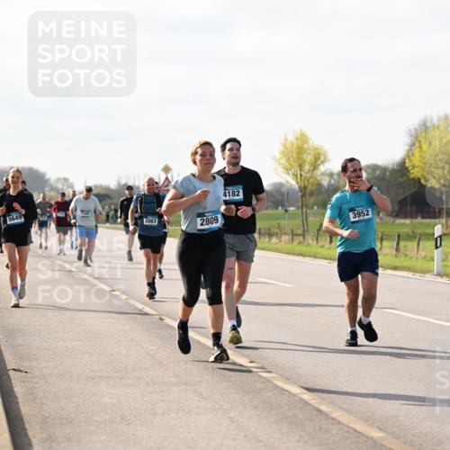 12.04.2026 - 45. Internationalen Wilhelmsburger Insellauf Dr. Thomas Lammeyer http://msf.ph/oto/9444970 12.04.2026 10:20:46 Laufen 5649, 3063, 2809, 4182, 3952 meine-sportfotos.de