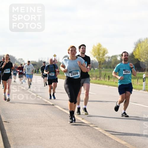 12.04.2026 - 45. Internationalen Wilhelmsburger Insellauf Dr. Thomas Lammeyer http://msf.ph/oto/9444972 12.04.2026 10:20:46 Laufen 5649, 3063, 2809, 3952 meine-sportfotos.de