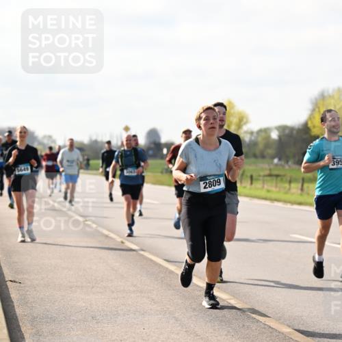 12.04.2026 - 45. Internationalen Wilhelmsburger Insellauf Dr. Thomas Lammeyer http://msf.ph/oto/9444976 12.04.2026 10:20:47 Laufen 5649, 2809, 3952 meine-sportfotos.de