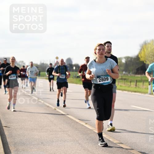 12.04.2026 - 45. Internationalen Wilhelmsburger Insellauf Dr. Thomas Lammeyer http://msf.ph/oto/9444978 12.04.2026 10:20:47 Laufen 5649, 2809, 3952 meine-sportfotos.de