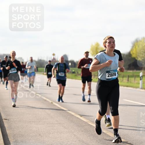 12.04.2026 - 45. Internationalen Wilhelmsburger Insellauf Dr. Thomas Lammeyer http://msf.ph/oto/9444980 12.04.2026 10:20:47 Laufen 5649, 2809, 3952 meine-sportfotos.de