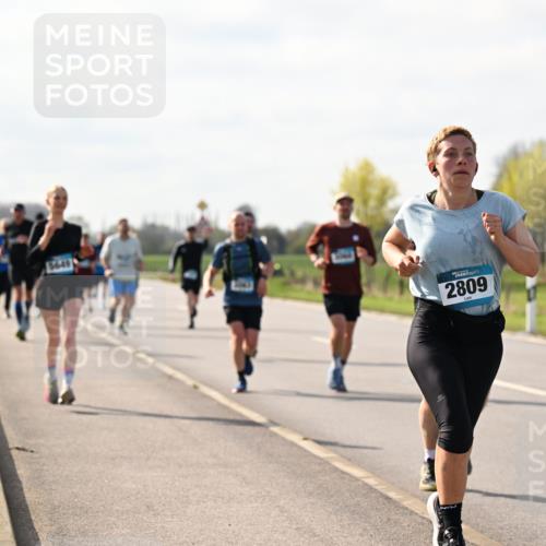 12.04.2026 - 45. Internationalen Wilhelmsburger Insellauf Dr. Thomas Lammeyer http://msf.ph/oto/9444982 12.04.2026 10:20:47 Laufen 5649, 2809, 395 meine-sportfotos.de