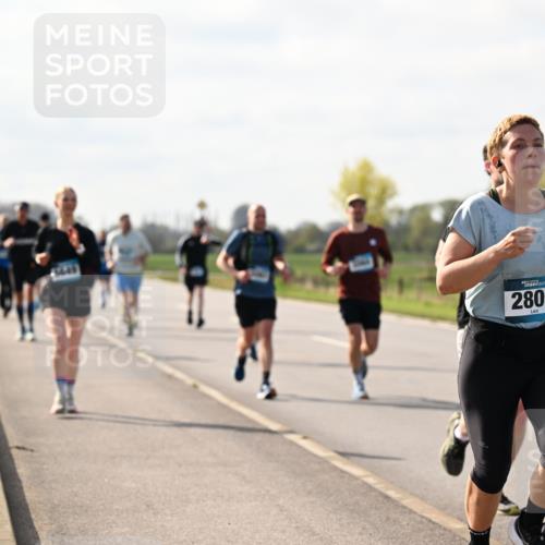 12.04.2026 - 45. Internationalen Wilhelmsburger Insellauf Dr. Thomas Lammeyer http://msf.ph/oto/9444984 12.04.2026 10:20:48 Laufen 2809 meine-sportfotos.de