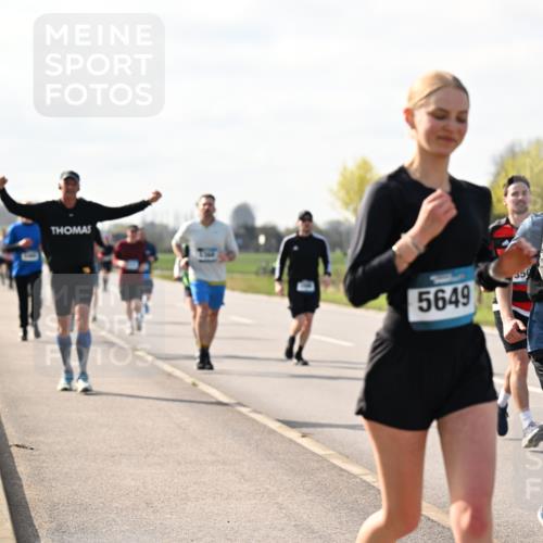 12.04.2026 - 45. Internationalen Wilhelmsburger Insellauf Dr. Thomas Lammeyer http://msf.ph/oto/9445001 12.04.2026 10:20:51 Laufen 5649, 3063 meine-sportfotos.de