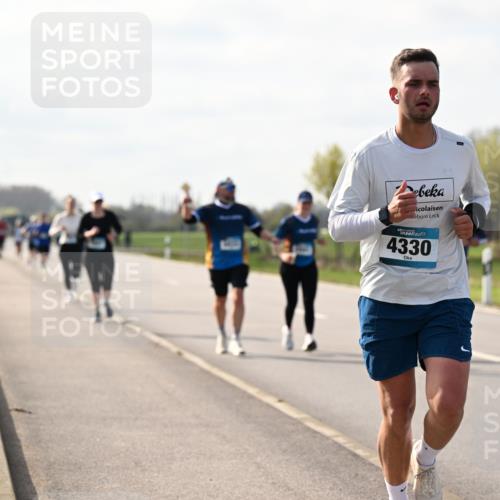 12.04.2026 - 45. Internationalen Wilhelmsburger Insellauf Dr. Thomas Lammeyer http://msf.ph/oto/9445086 12.04.2026 10:21:11 Laufen 4330 meine-sportfotos.de