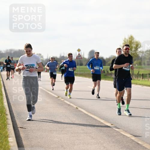 12.04.2026 - 45. Internationalen Wilhelmsburger Insellauf Dr. Thomas Lammeyer http://msf.ph/oto/9445121 12.04.2026 10:21:20 Laufen 3550, 4185, 2179, 3624 meine-sportfotos.de