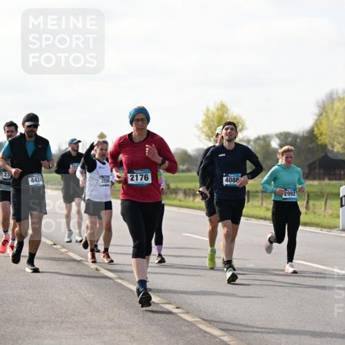 12.04.2026 - 45. Internationalen Wilhelmsburger Insellauf Dr. Thomas Lammeyer http://msf.ph/oto/9445153 12.04.2026 10:21:31 Laufen 23, 4424, 3556, 2176, 4088, 2992 meine-sportfotos.de