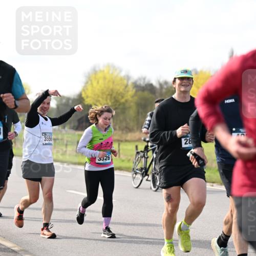 12.04.2026 - 45. Internationalen Wilhelmsburger Insellauf Dr. Thomas Lammeyer http://msf.ph/oto/9445167 12.04.2026 10:21:34 Laufen 322, 2018, 4424, 3556, 28, 3326, 2176 meine-sportfotos.de