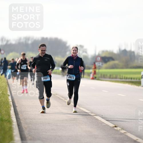 12.04.2026 - 45. Internationalen Wilhelmsburger Insellauf Dr. Thomas Lammeyer http://msf.ph/oto/9445305 12.04.2026 10:22:33 Laufen 3887, 3923, 3488 meine-sportfotos.de