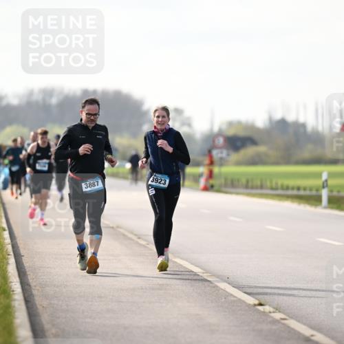 12.04.2026 - 45. Internationalen Wilhelmsburger Insellauf Dr. Thomas Lammeyer http://msf.ph/oto/9445307 12.04.2026 10:22:34 Laufen 3887, 3923, 3488 meine-sportfotos.de