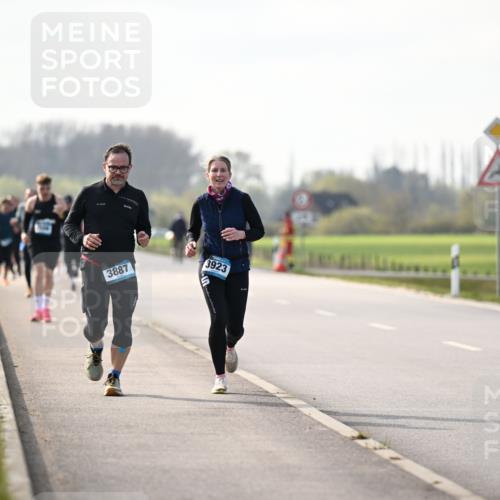 12.04.2026 - 45. Internationalen Wilhelmsburger Insellauf Dr. Thomas Lammeyer http://msf.ph/oto/9445308 12.04.2026 10:22:34 Laufen 3887, 3923, 3488 meine-sportfotos.de