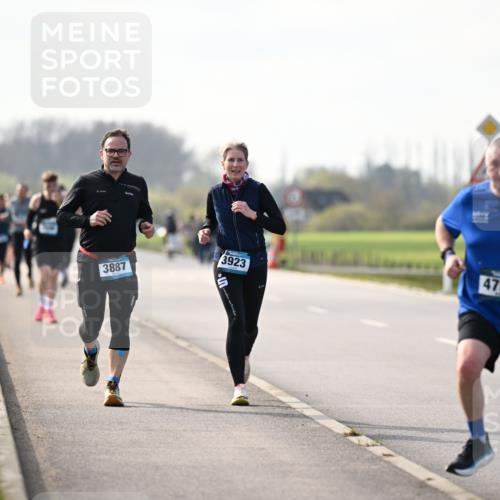 12.04.2026 - 45. Internationalen Wilhelmsburger Insellauf Dr. Thomas Lammeyer http://msf.ph/oto/9445313 12.04.2026 10:22:34 Laufen 3887, 3923, 4756, 1 meine-sportfotos.de