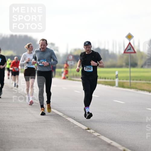 12.04.2026 - 45. Internationalen Wilhelmsburger Insellauf Dr. Thomas Lammeyer http://msf.ph/oto/9445367 12.04.2026 10:22:48 Laufen 3039, 3329, 28, 2392 meine-sportfotos.de